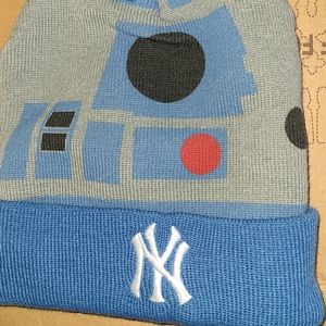 Starwars R2D2 NY Yankees winter hat NWOT
